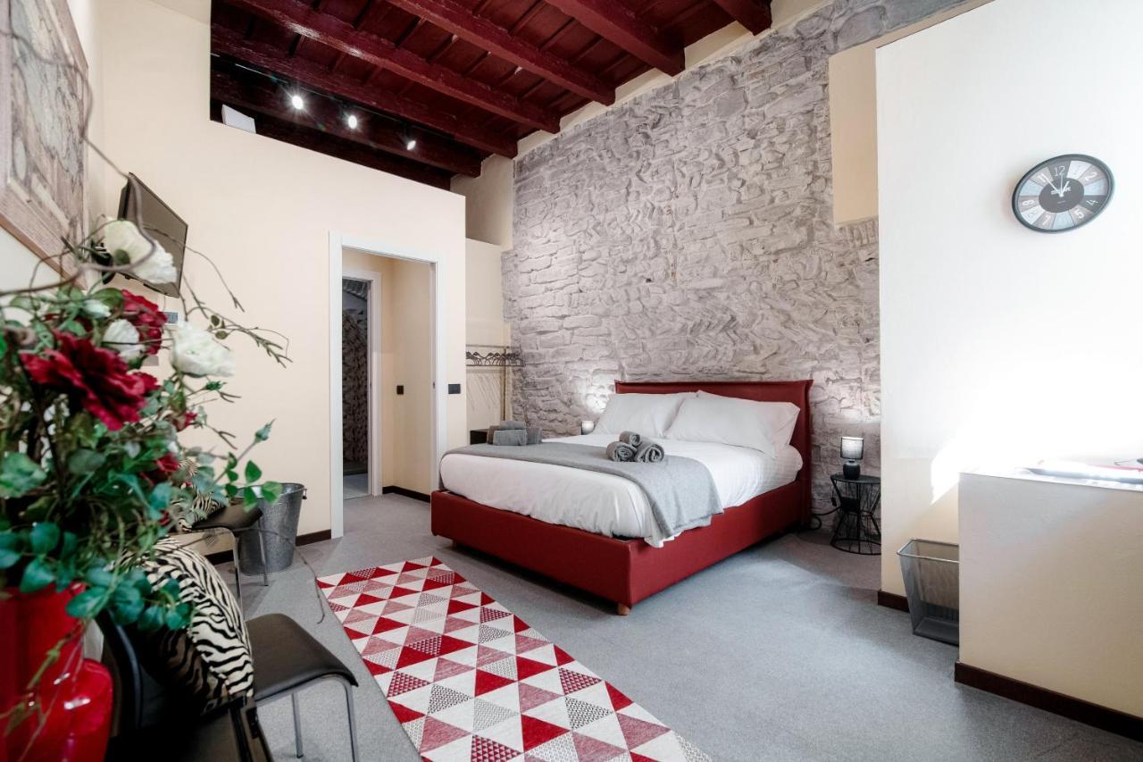 Historical Suites - The House Of Travelers Como Exterior photo