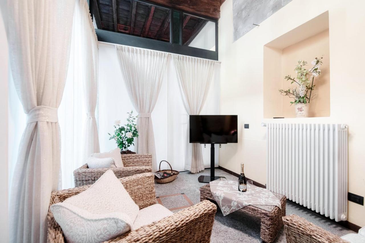 Historical Suites - The House Of Travelers Como Exterior photo