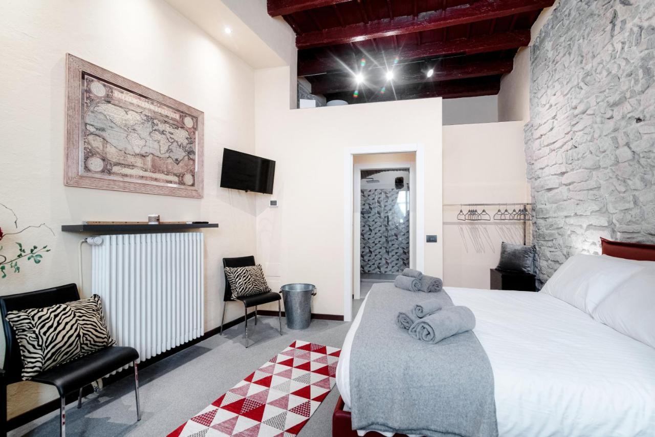 Historical Suites - The House Of Travelers Como Exterior photo